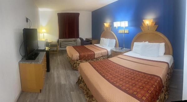 Travelodge by Wyndham Junction City image 3